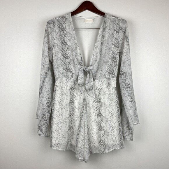 Altar'd State Front Tie Long Sleeve Snakeskin Print Romper Gray Size M - Picture 3 of 10